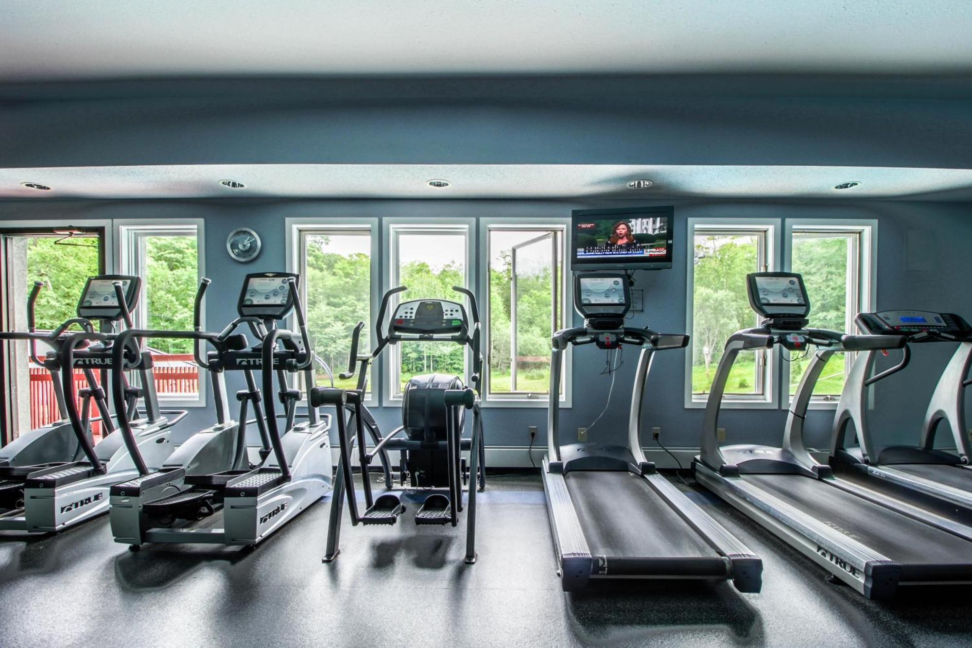 Sunrise Village Killington Room photo